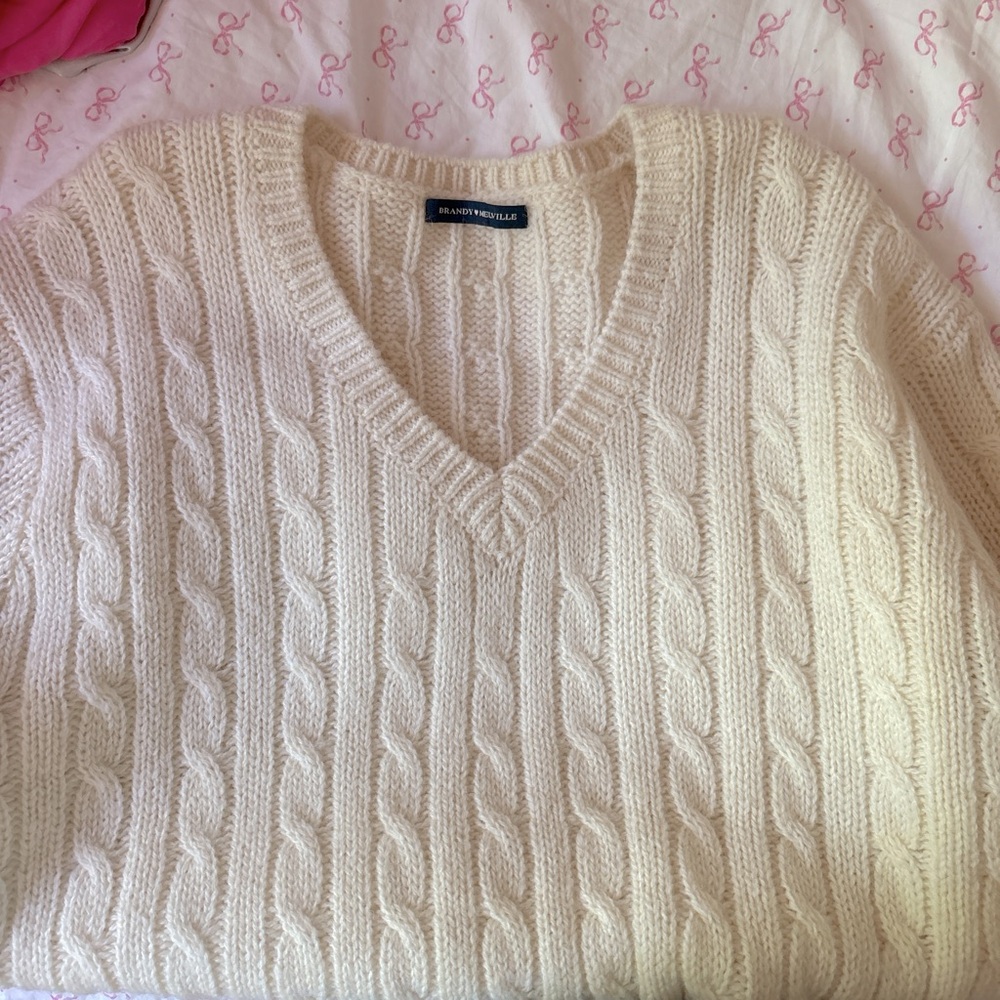 Brandy Melville Sweater. Perfect for winter/fall!